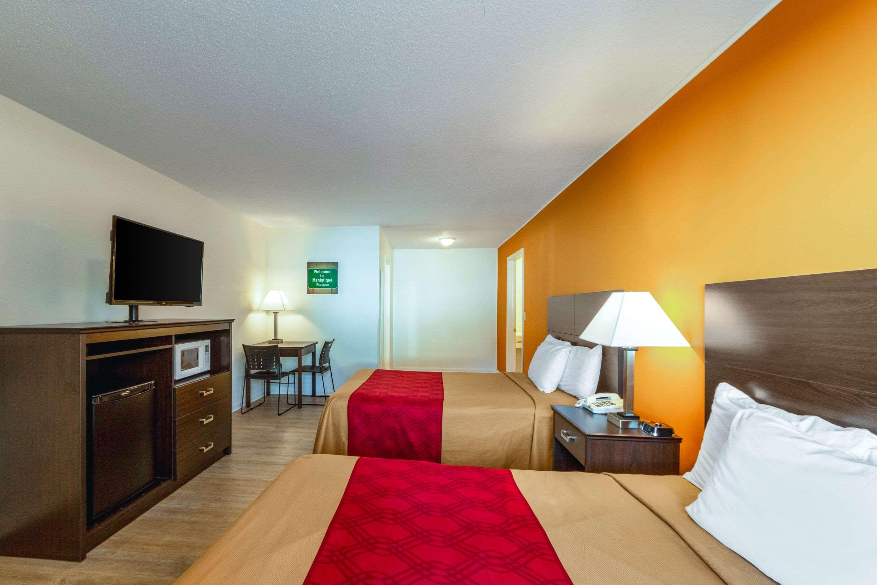 Econo Lodge Lakeshore Manistique Exteriér fotografie