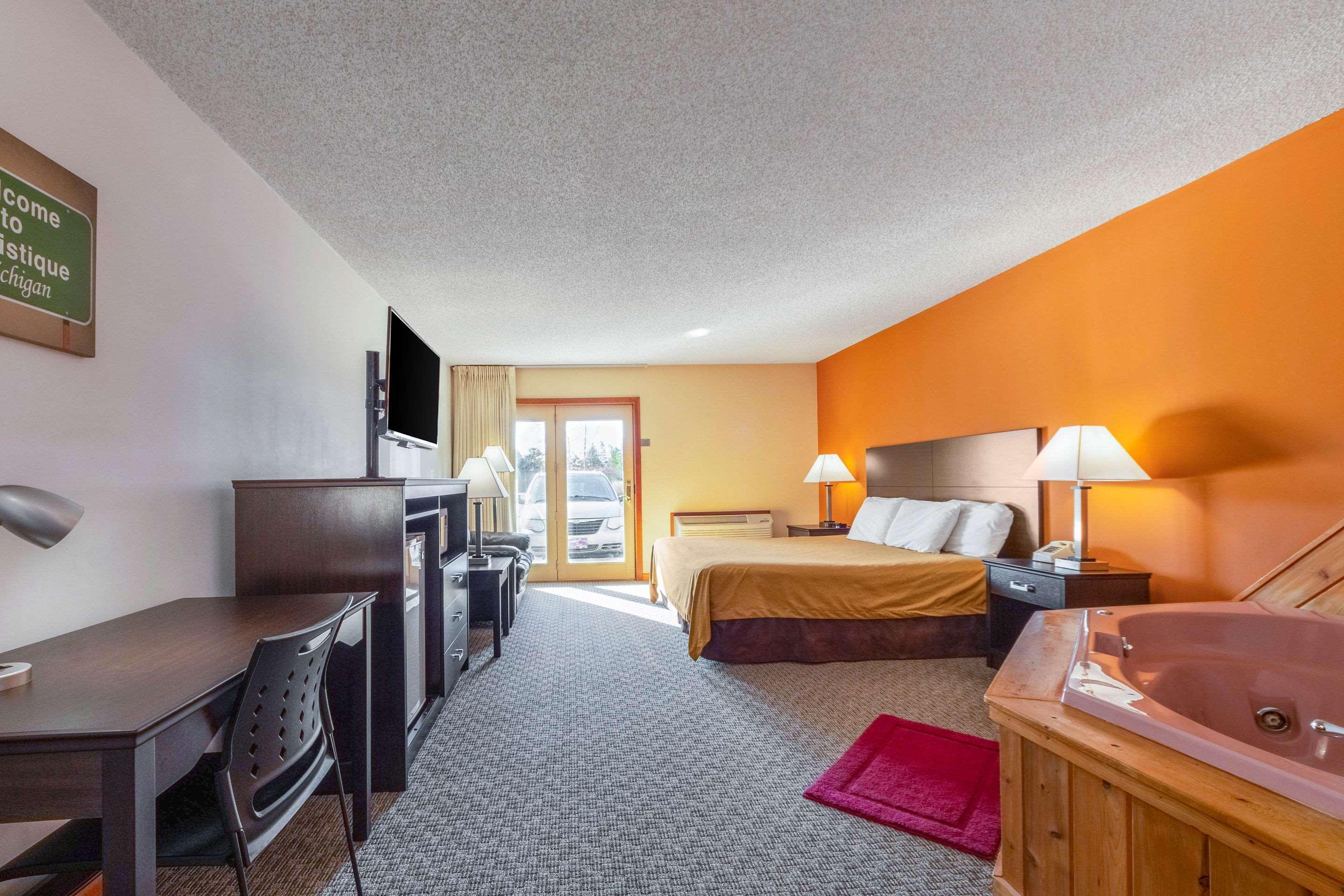 Econo Lodge Lakeshore Manistique Exteriér fotografie