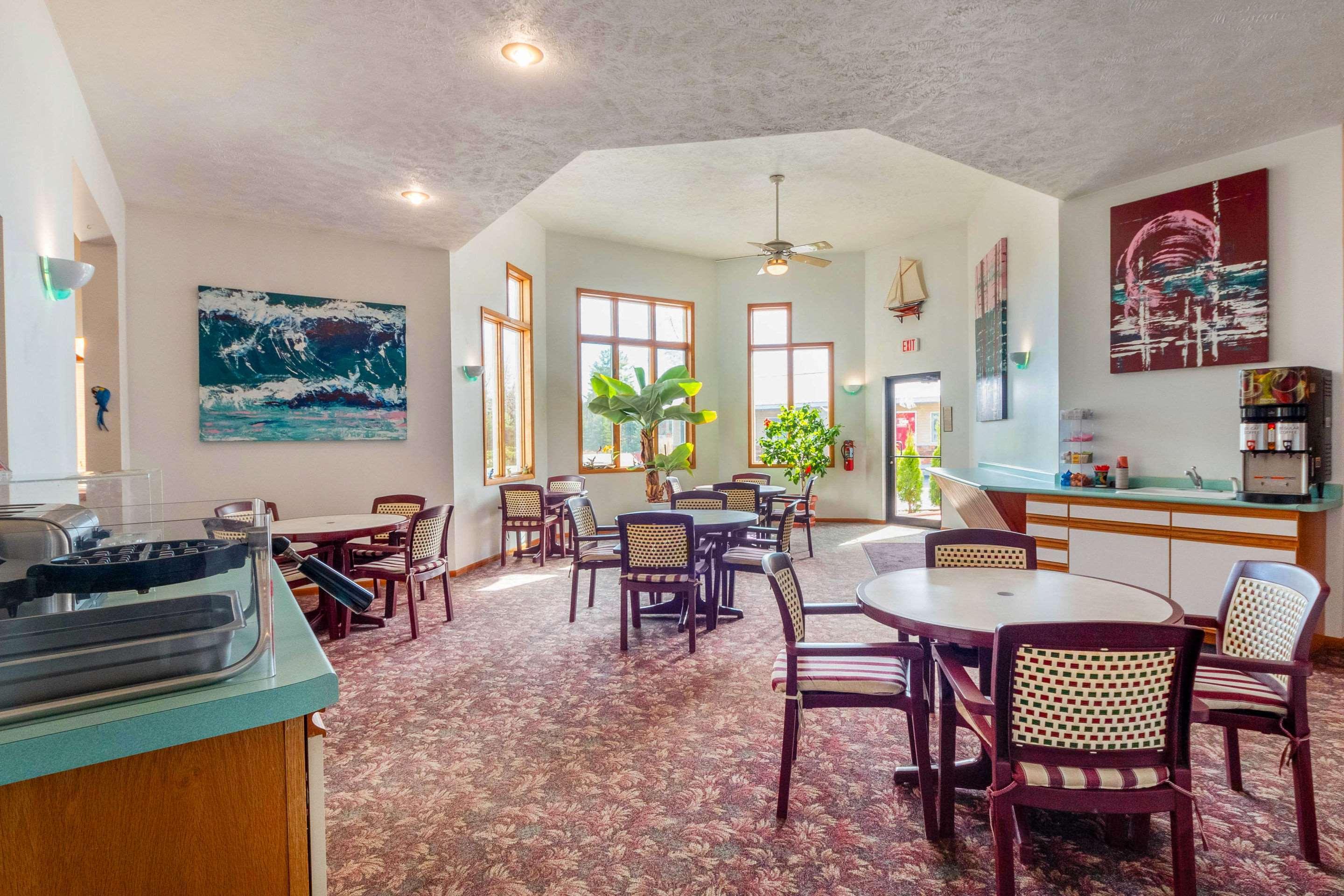 Econo Lodge Lakeshore Manistique Exteriér fotografie
