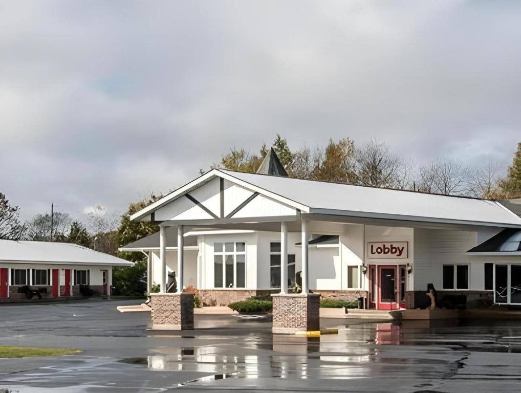 Econo Lodge Lakeshore Manistique Exteriér fotografie