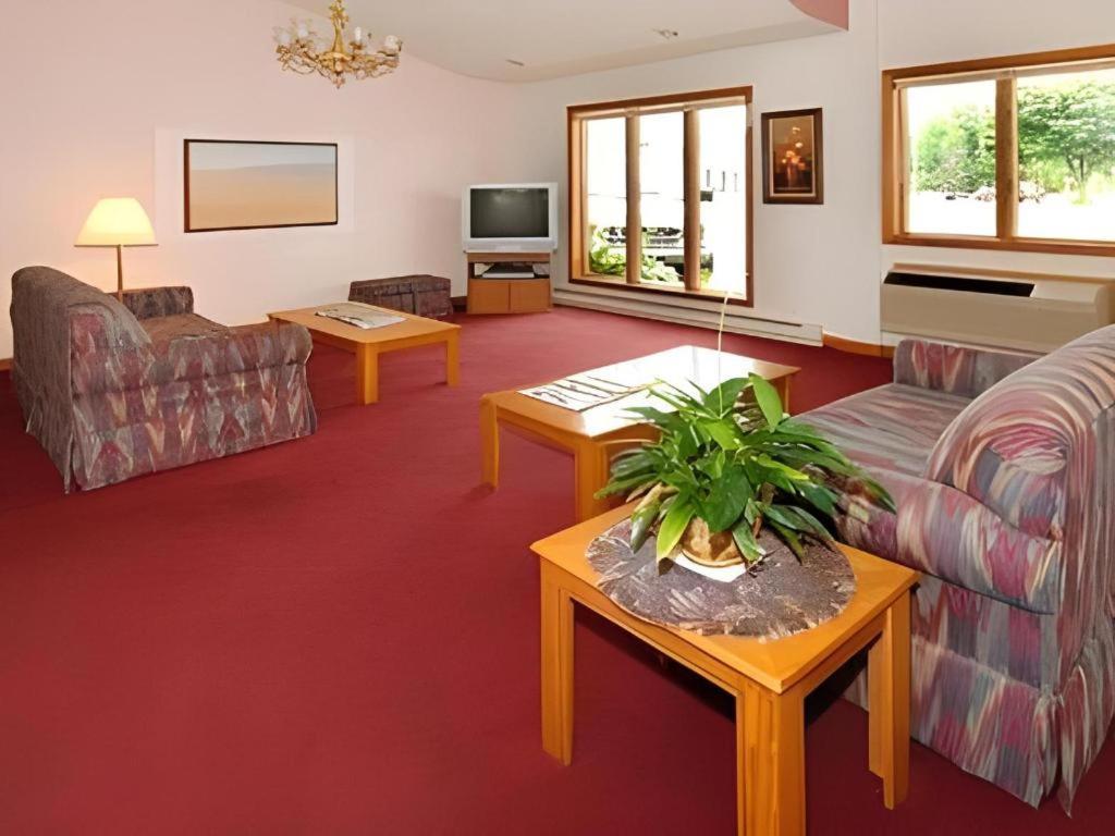 Econo Lodge Lakeshore Manistique Exteriér fotografie