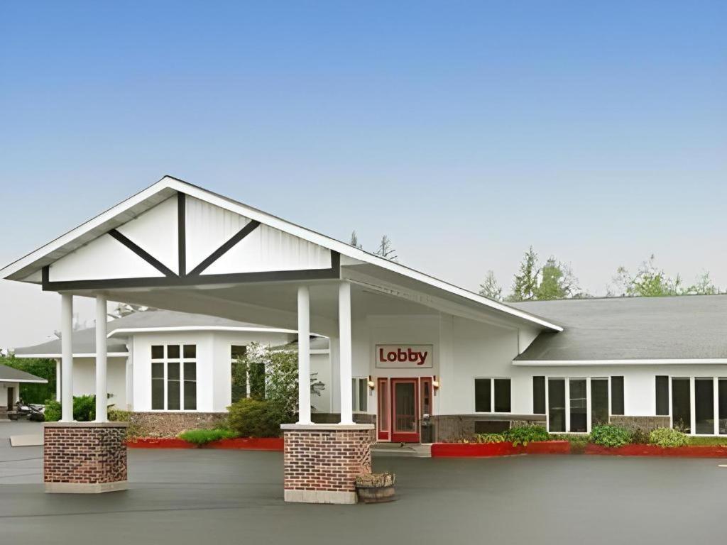 Econo Lodge Lakeshore Manistique Exteriér fotografie