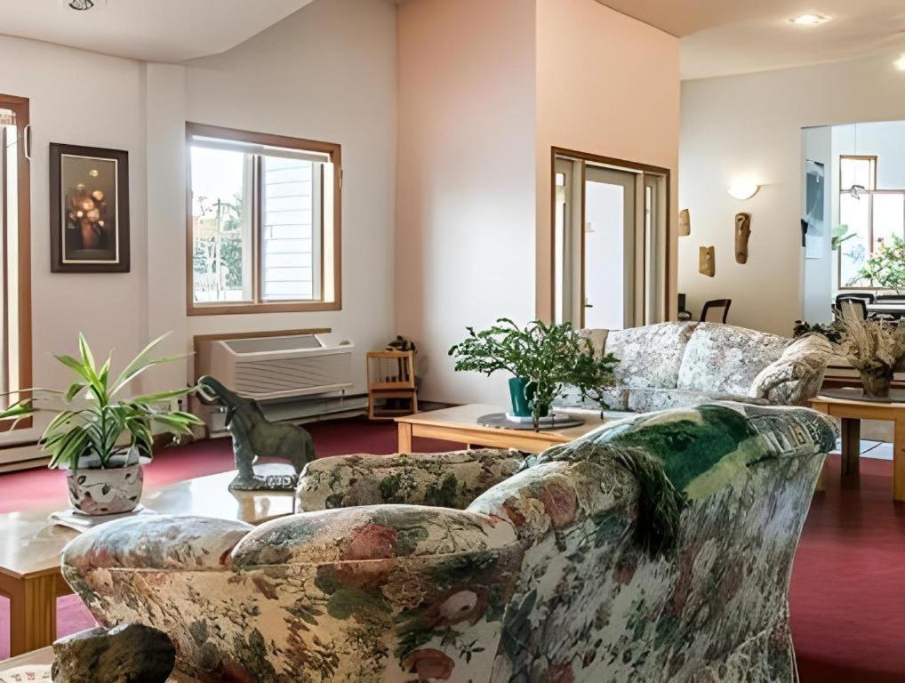 Econo Lodge Lakeshore Manistique Exteriér fotografie